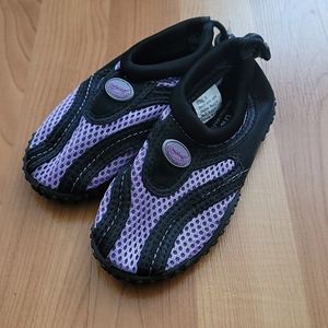NWOT Kid’s Size 10 Easy Wave Water Shoes Swim Stretch on Beach Pool Mesh Shoe